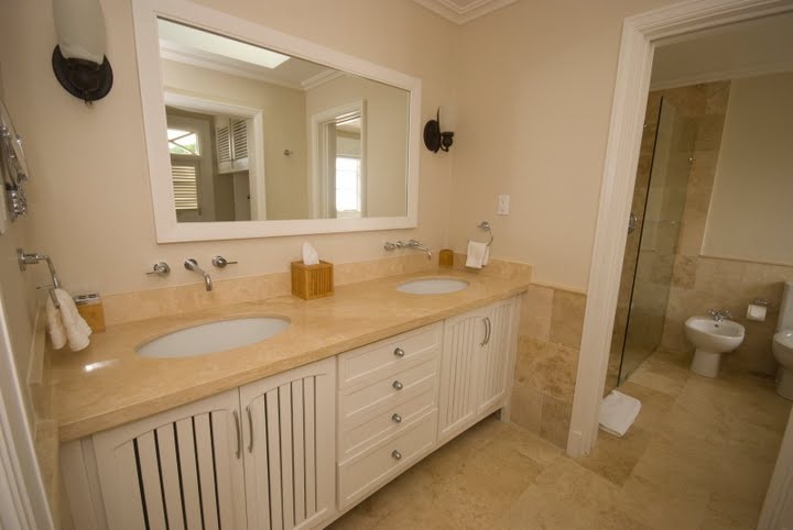 Jus Chillin townhouse, Barbados. Master Bathroom